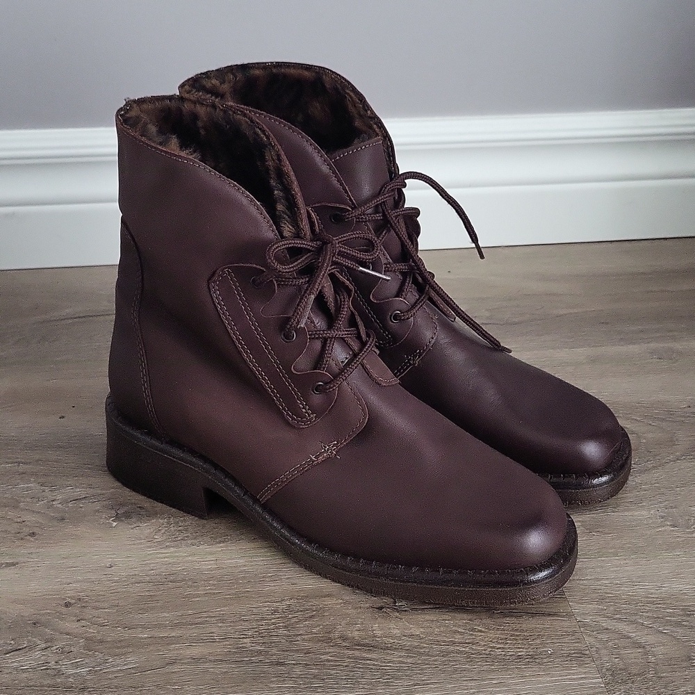 La Canadienne Brown Ankle Boot - Picture 11 of 16